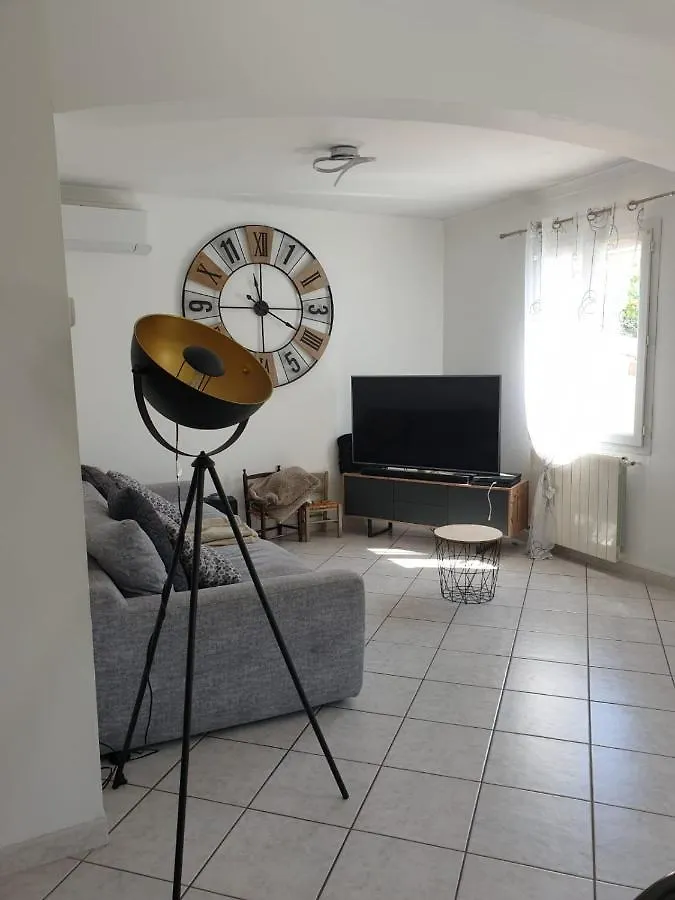 Belle Villa A 10 Min A Pied Du Centre De Monteux 0*,  France