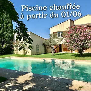 Villa Jardins De La Sorguette - De Campagne Climatisée - Piscine&jaccuzy, Monteux