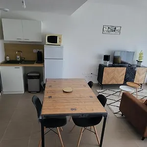 Appartement Avec Balcon/terrasse, Monteux